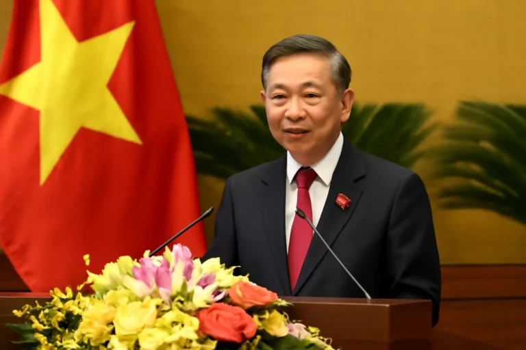 To Lam presidente Vietnã, concentra poder do Partido e do Estado e promete paz, estabilidade e reformas com metas de crescimento ambiciosas para os próximos cinco anos