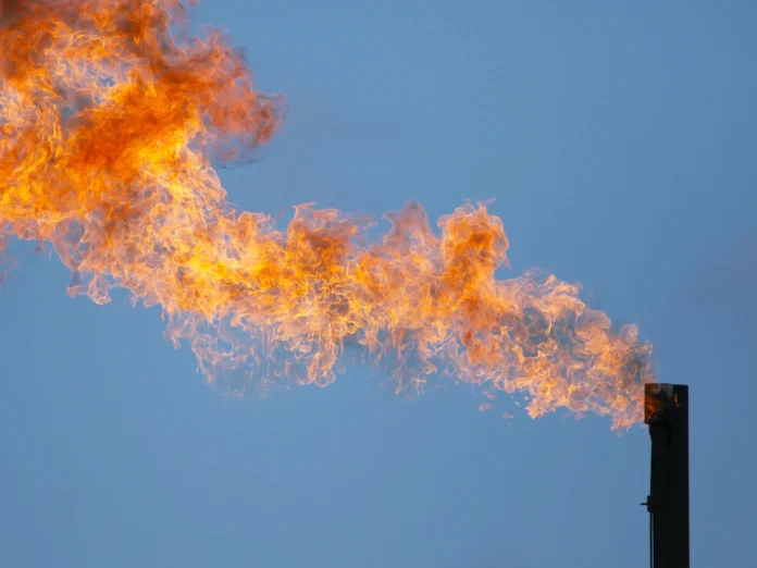 OPEP+ aprova novo aumento na produção de petróleo em meio a crise de abastecimento