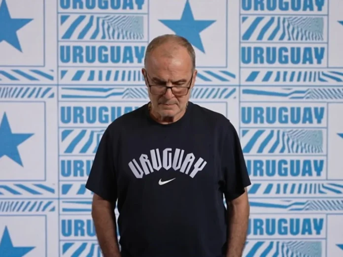 Marcelo Bielsa: O Técnico do Uruguai Explica a Pose Viral em Fotos da Copa