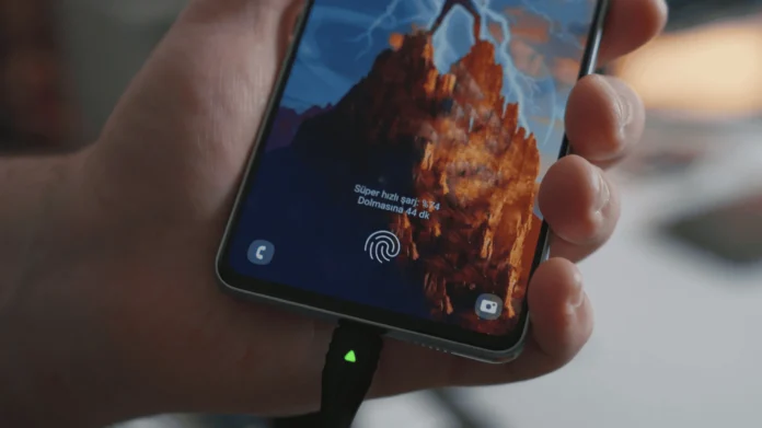Carregador na tomada sem celular: sim, ele ainda consome energia
