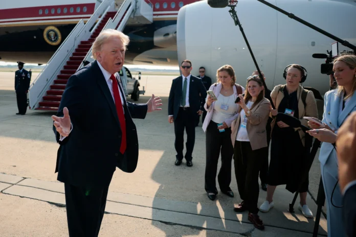 Trump Minimiza Aumento de Fortuna Bilionária e Nega Conflito de Interesses