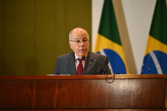 Brasil corre contra o tempo por acordo tarifário com EUA, diz ministro