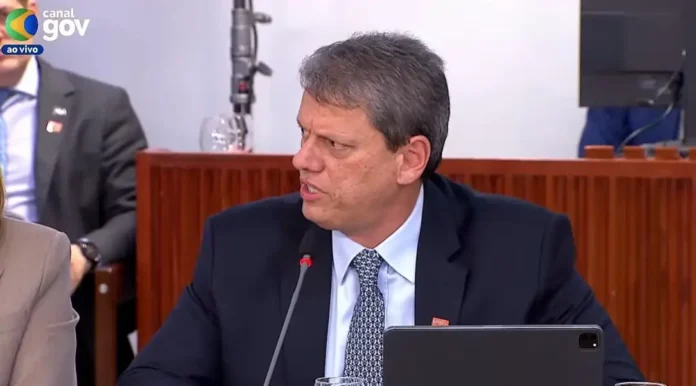 Governo de SP defende posts sobre Sabesp como