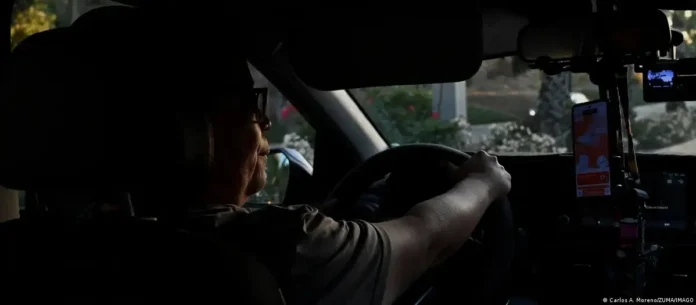 Mulheres vítimas de violência doméstica buscam autonomia em apps de transporte