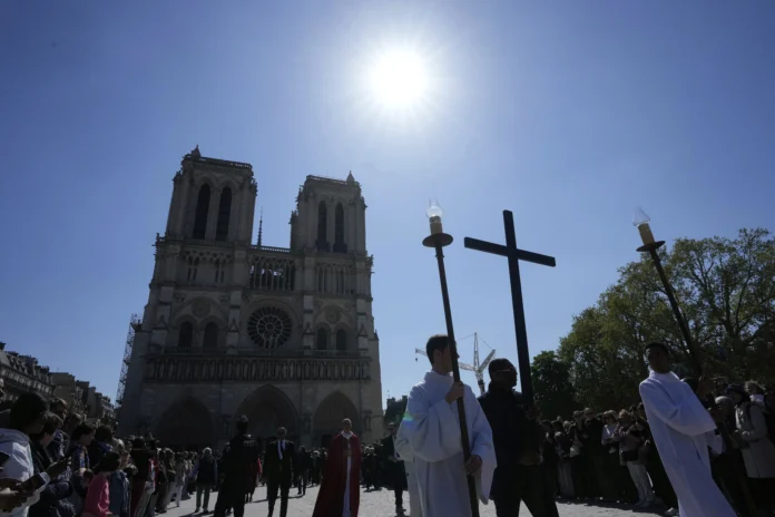 Notre Dame: Novos Vitrais Chegam em Outubro, Sete Anos Após Incêndio