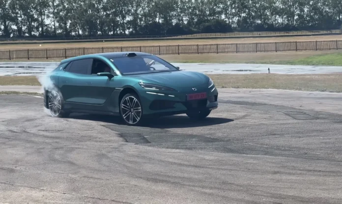 BYD Lança Carro Elétrico com Função de Drift Autônomo e Programável