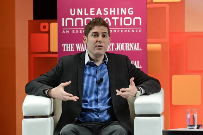 Eduardo Saverin e Jeff Bezos Negociam Fatia de 30% do Liverpool