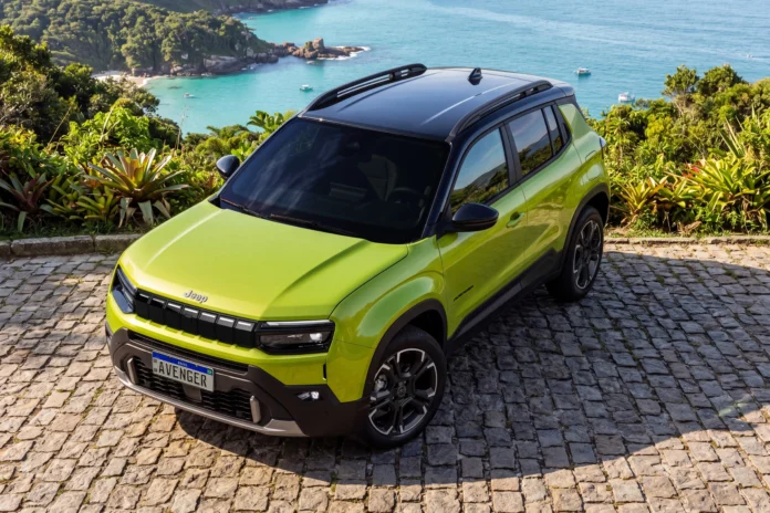 Jeep Lança o Avenger no Brasil com Motor Híbrido Leve e ChatGPT