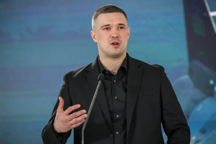 Ex-ministro da Ucrânia desafia Zelensky e pede eleições durante guerra