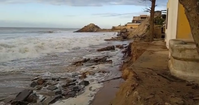 Atafona: O drama da cidade que o mar avança e engole casas no litoral fluminense