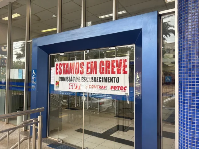 Bancários da Caixa Entram em Greve Nacional por Tempo Indeterminado
