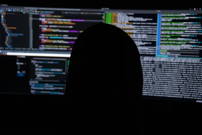 Adolescente de 16 Anos Preso na Espanha é Suspeito de Liderar Grupo Hacker