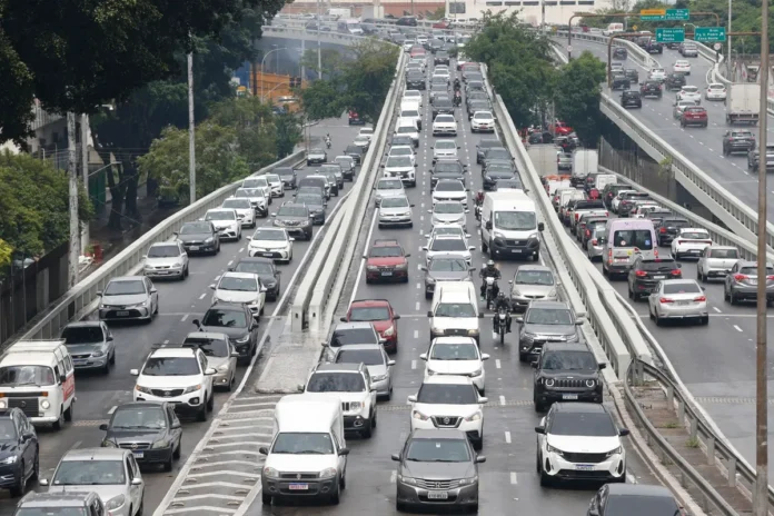 Tempo de deslocamento nas capitais brasileiras ultrapassa 2 horas diárias