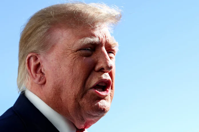 Aprovação de Donald Trump atinge mínima histórica antes de eleições de meio de mandato