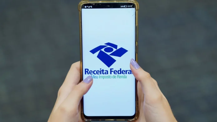 Receita Federal restitui R$ 41 bilhões do IR 2026 e envia cartas a contribuintes na malha fina